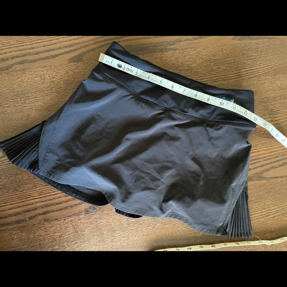 Lululemon - play off the pleats skort